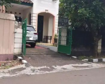 Dijual rumah second siap huni LT 260 bangunan bagus di galaxy