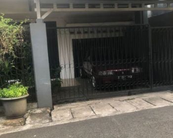 Di jual Rumah 2 Lantai di jalan Rawa Selatan, Senopati, Kebayoran Baru