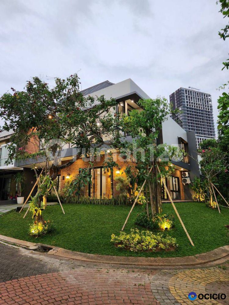 Dijual Rumah Modern Bangunan Mandiri, Mewah Dan Asri, Delatinos, Bsd