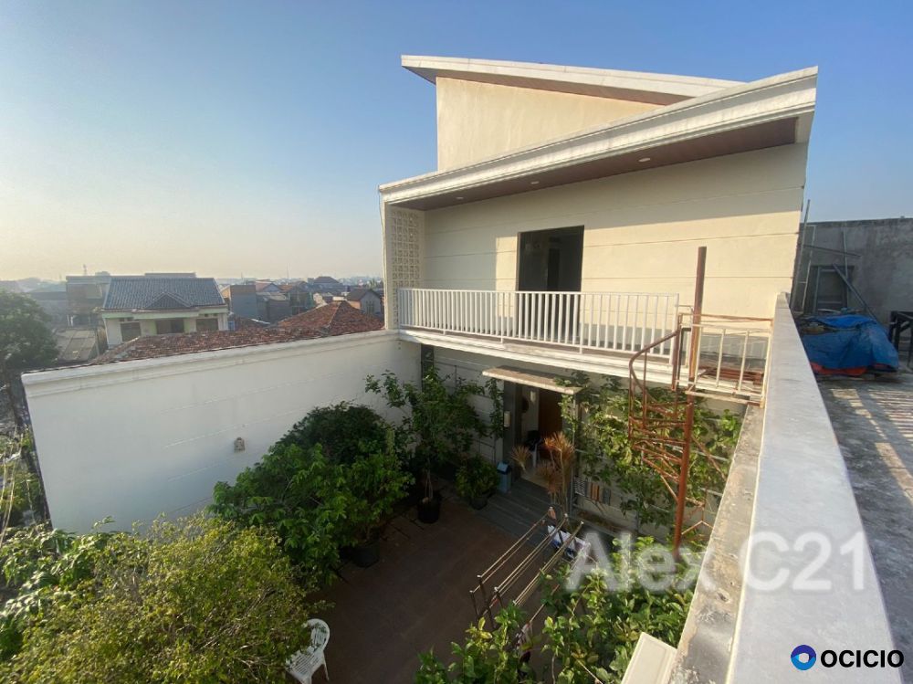 dijual 2 Rumah Dalam 1 Lokasi beserta 12 Kamar Kost di Lubang Buaya