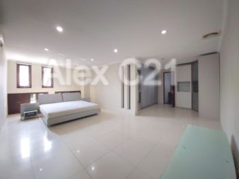 Dijual rumah cantik 2 lantai di Cipete, Cilandak Barat, Cilandak Jaksel