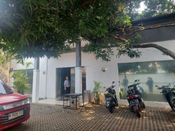 Dijual Rumah kantor di Jl. Mampang Prapatan Kota Jakarta Selatan.