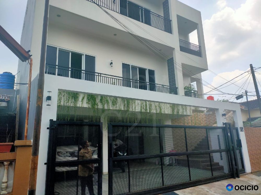 Dijual Rumah baru modern tropis 3 lantai di hook dalam kompleks jatibening