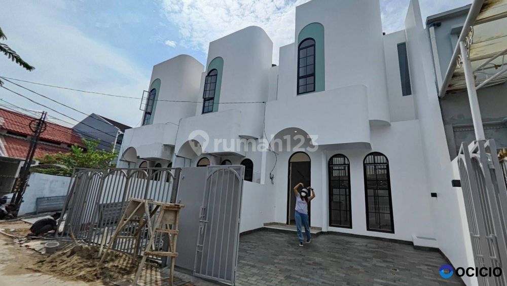 Dijual Rumah Unik Dalam Komplek Di Citra 2 Jakarta Barat