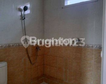 Rumah 2 lantai disewakan siap huni baru renov dekat kampus UPN Gununganyar