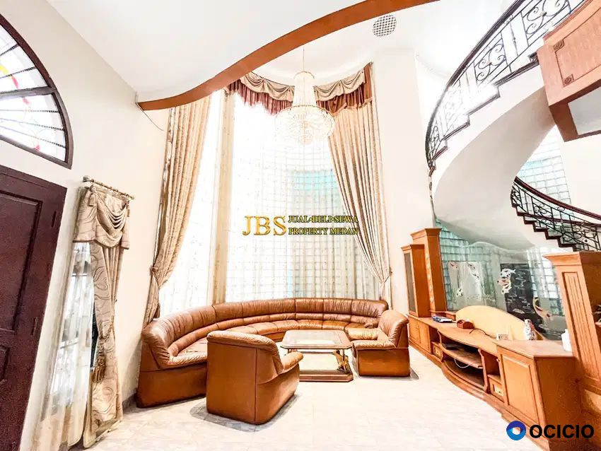 Sangat Limited Dijual Villa Siap Huni Komplek Taman Polonia 5