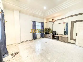 LIMITED STOCK Dijual Villa Jalan Multatuli Kondisi Siap Huni
