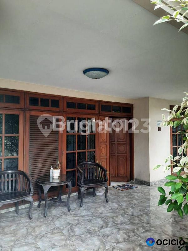 Rumah strategis dihook dalam komplek dikemanggisan BU