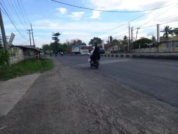 Tanah pinggir lintas dekat pintu tol natar