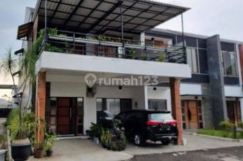 Rumah mewah modern di Jagakarsa Rumah
