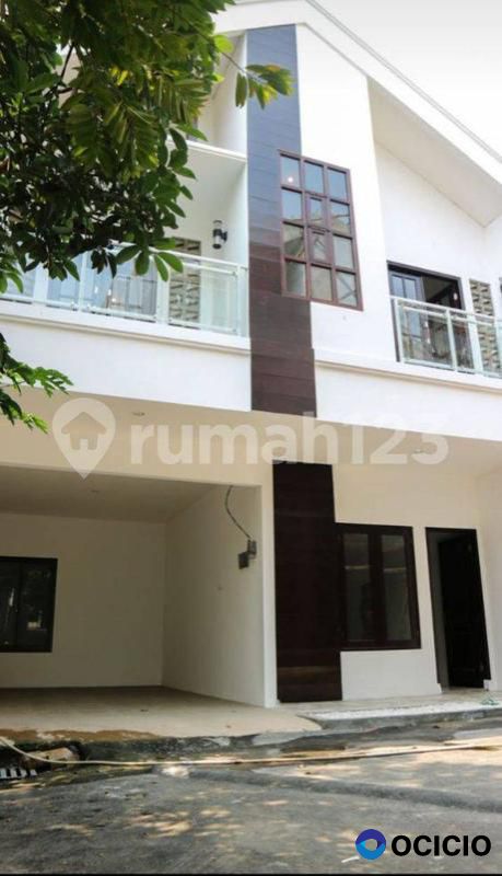 Rumah mewah bergaya Skandinavia di Kebagusan