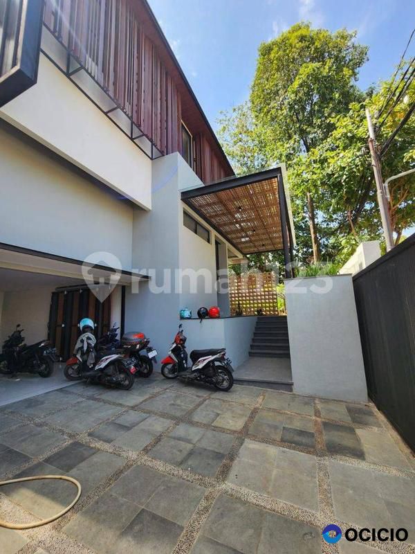 RUMAH MEWAH SIAP HUNI AREA KEMANG JAKARTA SELATAN
