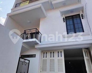 JUAL CEPAT RUMAH AMERICAN MODERN SIAP HUNI DI KEBON JERUK