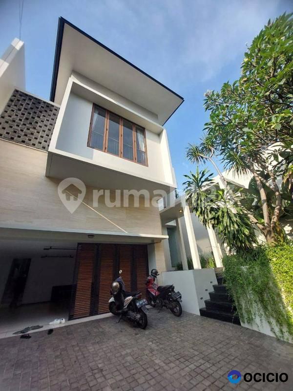 Dijual Rumah Resort Mewah di Kemang, Jakarta Selatan