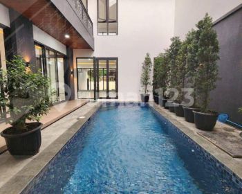 Rumah Mewah Dalam Komplek Elit di Kemang Jakarta Selatan