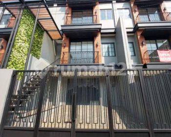 DIJUAL TOWNHOUSE MODERN MINIMALIS DI CIPETE JAKARTA SELATAN