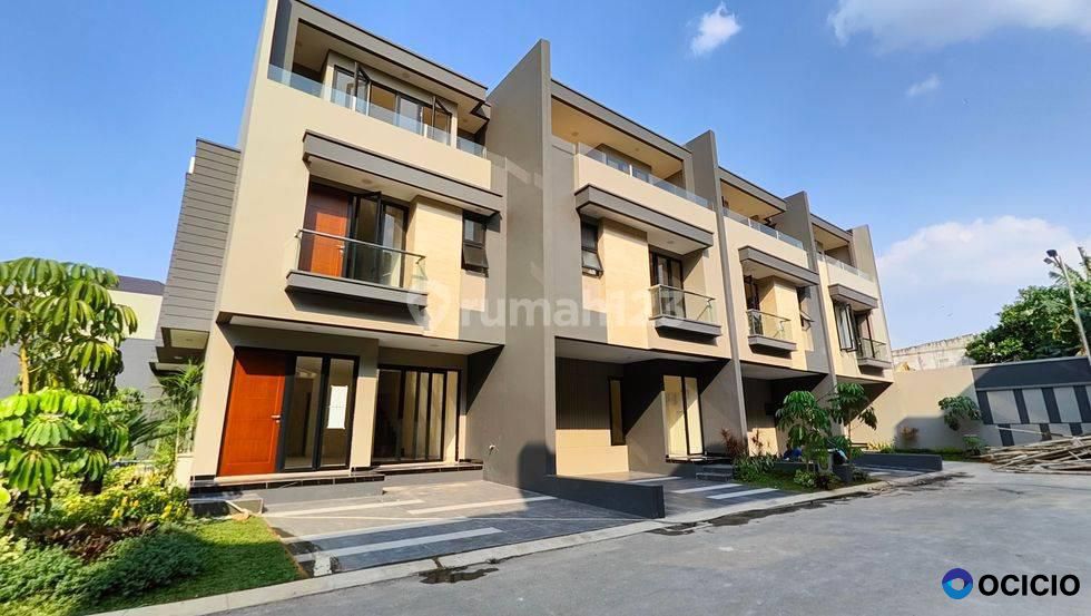 RUMAH EXCLUSIVE DI KEBON JERUK JAKARTA BARAT, ONE GATE SYSTEM
