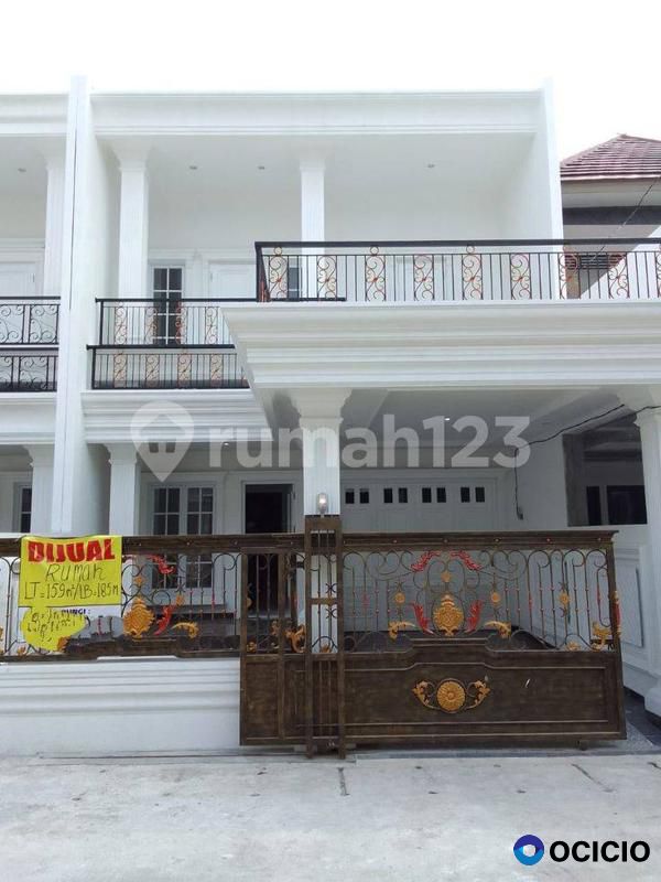 Jual Rumah Model Classic Dalam Komplek Jakarta Barat