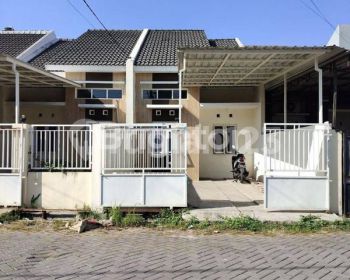 Rumah baru gress kan gununganyar Wiguna Rungkut Surabaya