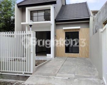 RUMAH 600 JT AN MEDOKAN UTARA SAMPING NIRWANA EKSEKUTIVE WONOREJO PANDUGO