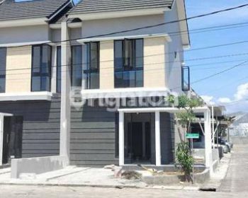Rumah 2 lantai minimalis Gunungsari kedurus Karangpilang Surabaya barat