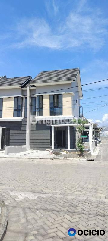 Rumah 2 lantai minimalis Gunungsari kedurus Karangpilang Surabaya barat