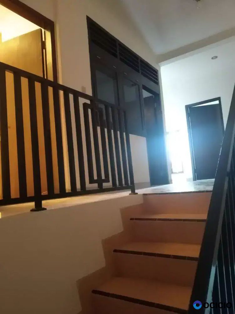 Dijual rumah minimalis tingkat terawat di pondok kelapa