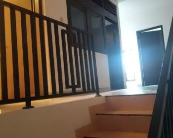 Dijual rumah minimalis tingkat terawat di pondok kelapa