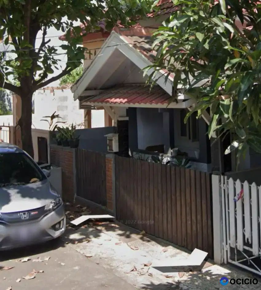 Disewakan rumah terawat siap huni di galaxy depan taman