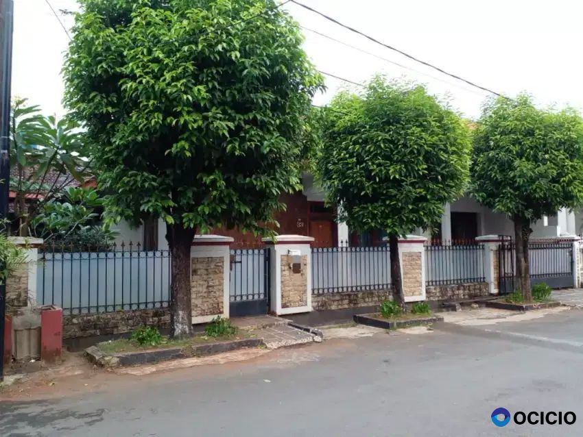 Dijual rumah luas tanah 300 m siap huni asri di jakapermai dekat LRT