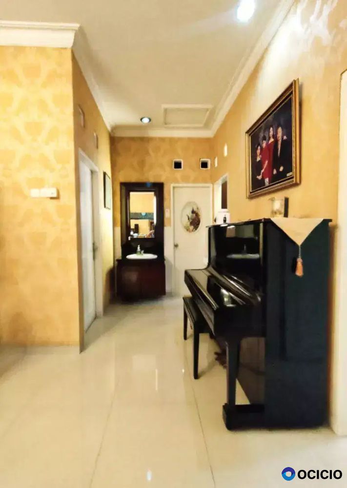 Dijual rumah mewah semi furnish di kemang pratama bekasi