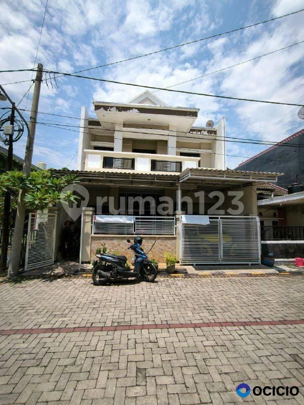 Rumah Sukolilo Park Regency Minimalis, Siap Huni, Carport