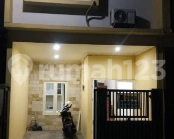 Rumah Bagus 2 Lantai Siap Huni Strategis Grand Siwalankerto