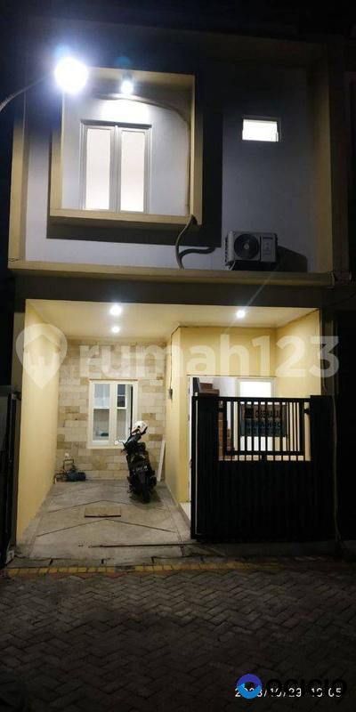 Rumah Bagus 2 Lantai Siap Huni Strategis Grand Siwalankerto