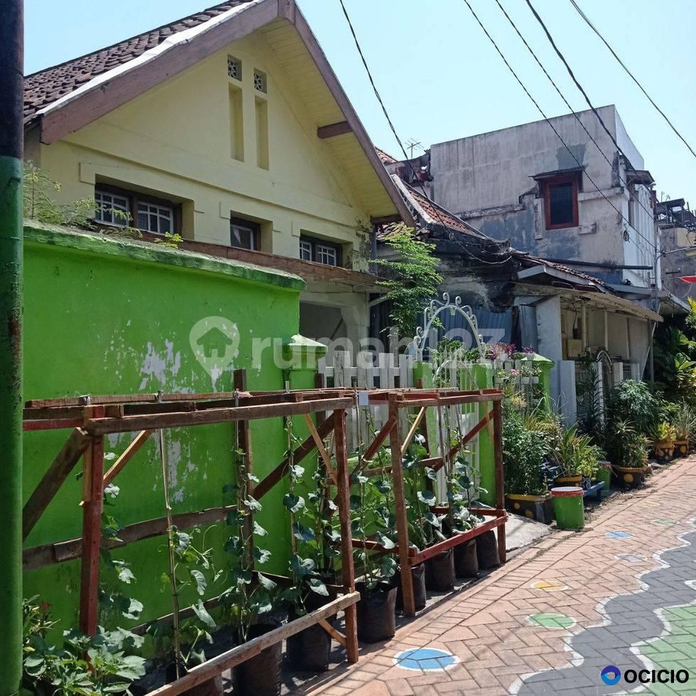 Dekat Pgs , Pasar Turi, Jembatan Merah Plaza, Depan Tugu Pahlawan