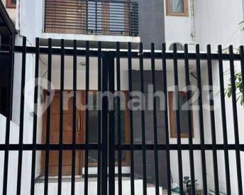 Rumah minimalis sebrang apart OAK di Komplek departemen perdagangan
