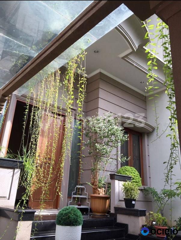 Rumah modern 2 lantai di Gading mediterania SHM