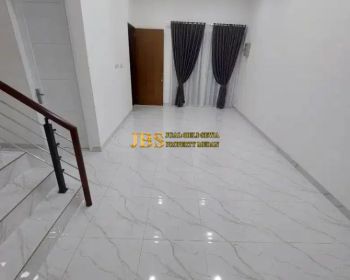 Dijual Villa 2 Tingkat Komplek Royal Sumatera Jalan Jamin Ginting KM 8