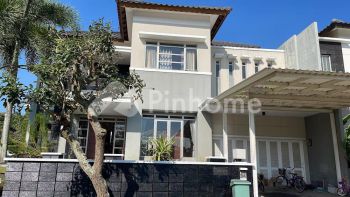 Dijual Rumah Mewah 2 Lantai View Danau di Kotabaru Parahyangan