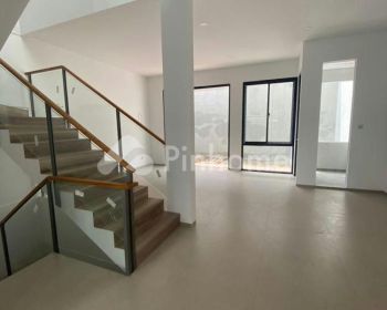 Dijual Rumah Impian Modern di Setraduta