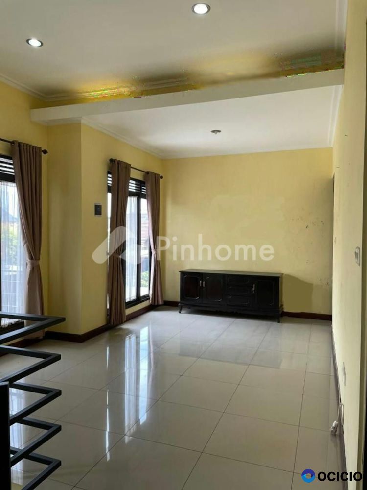 Dijual Rumah Nyaman Semi Furnish di Cluster Elite Jl. Soekarno-Hatta