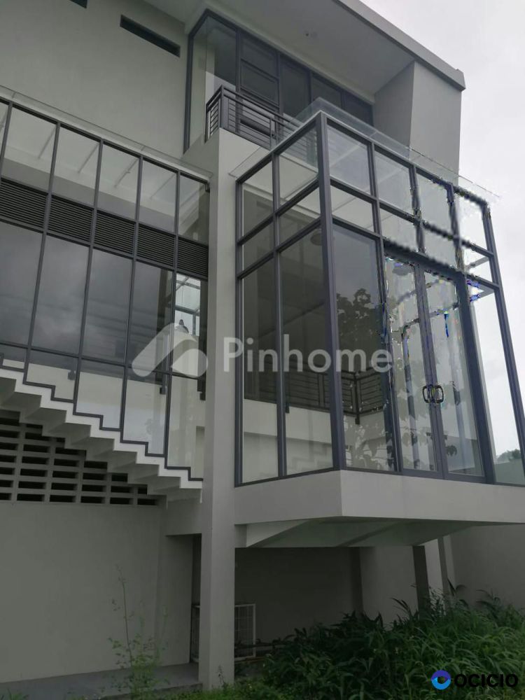 Dijual Rumah Modern Minimalis di Kota Baru Parahyangan