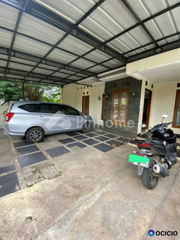 Dijual Rumah Di Lingkungan Nyaman, Cocok Untuk Usaha di Arcamanik