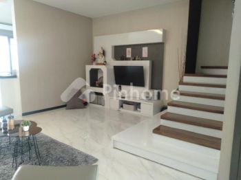 Dijual Rumah Mewah Di Lokasi Strategis di Komplek Mekarwangi