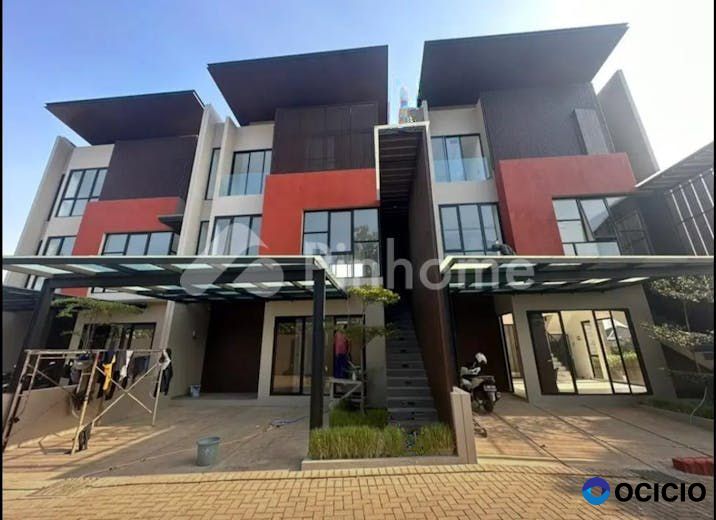 Dijual Rumah Di Lingkungan Nyaman di Jl. Cigadung Raya Timur