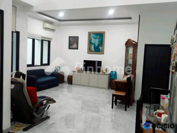 Dijual Rumah Mewah Siap Pakai di Komplek Margahayu Raya