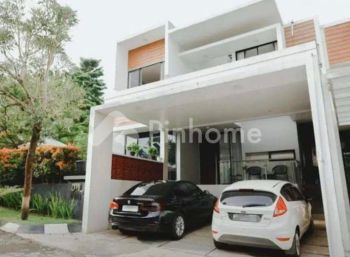 Dijual Rumah Mewah Di Lingkungan Asri di Perumahan Citra Green Dago