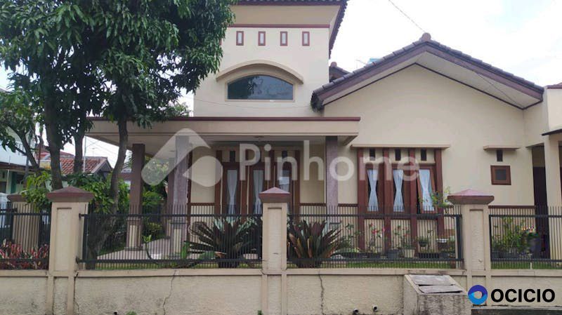 Dijual Rumah Hoek Siap Pakai di Komplek Margahayu Permai