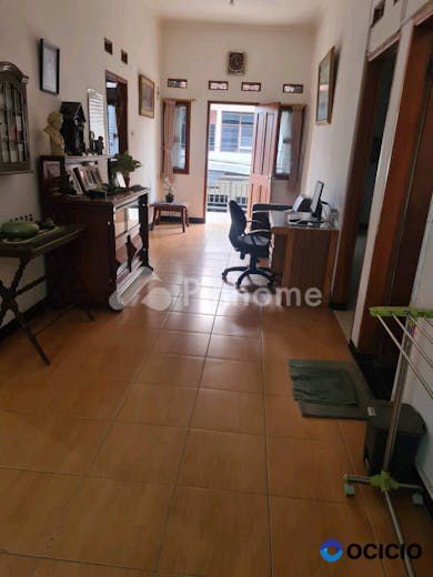 Dijual Rumah Siap Pakai di Jl. Kembar Baru