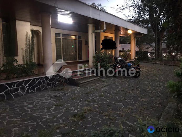 Dijual Rumah Vintage Super Strategis di Jl. Riau-Bandung